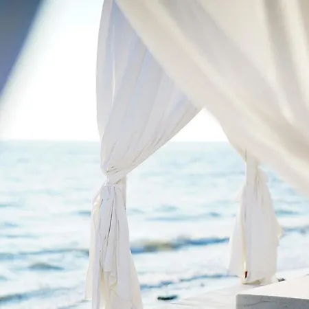 Arbeni Hotel *